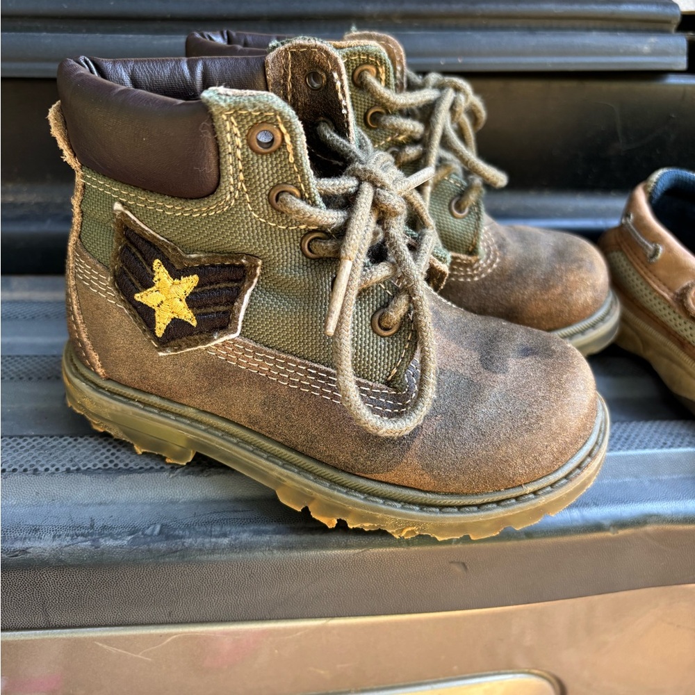Children's Star Patch Boots in Brown and Green